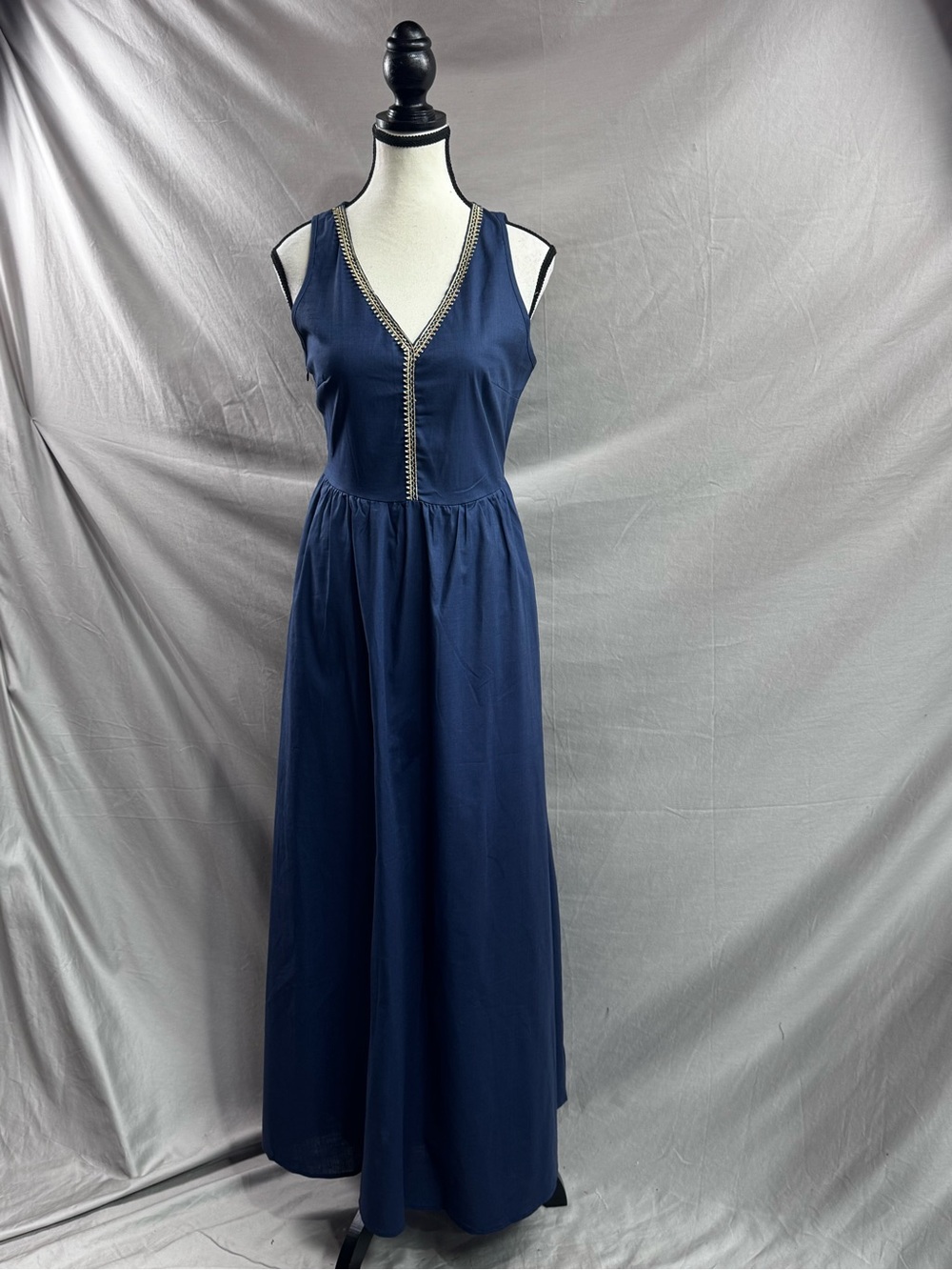 Boho Chic Cotton Sleeveless Maxi Dress with Embroidery And Pockets - Picture 8 of 9